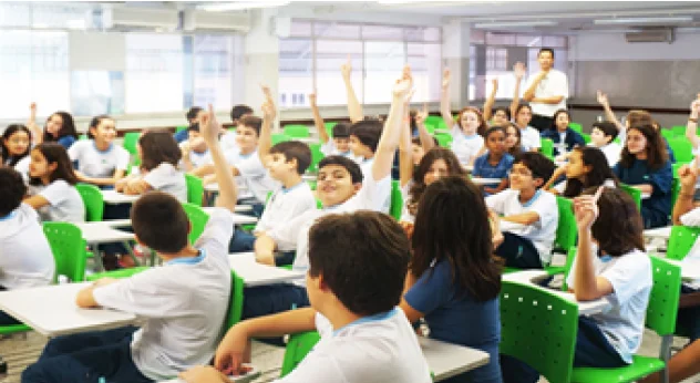 Estudantes do Ensino Fundamental Bernoulli em sala de aula. 
