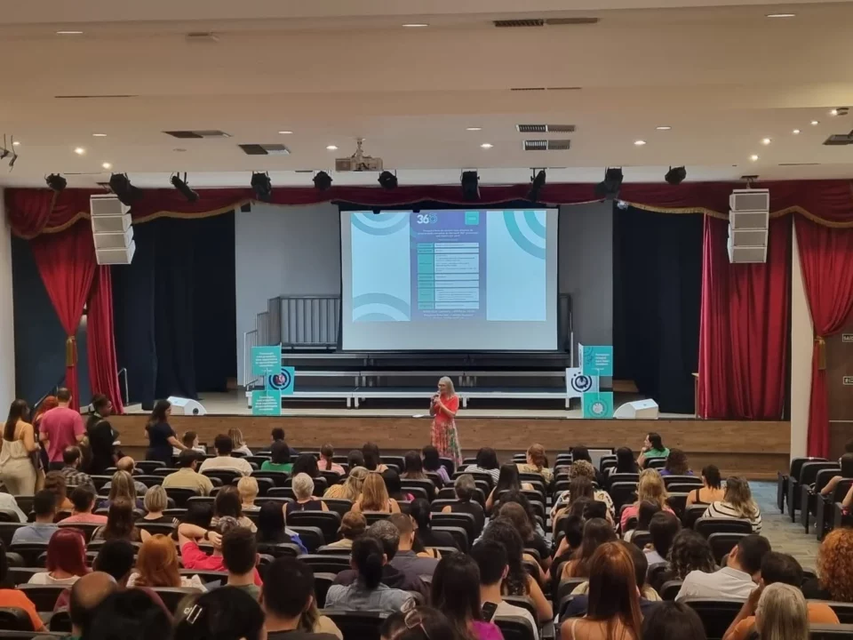 Bernoulli 360º: um giro presencial pelo mundo da educação realizado em Goiânia - GO.